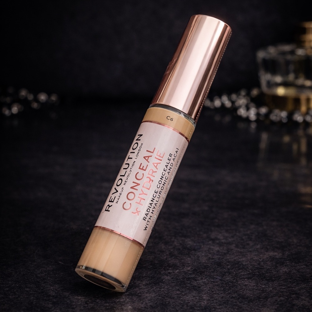 Makeup Revolution Conceal & Hydrate Radiance Concealer C6 Hyaluronic Acid Acai